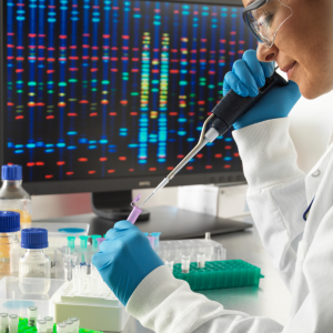 a scientist in a lab working on cell-free dna genetic testing