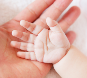 a mother and newborn baby's hands to represent vaginal seding